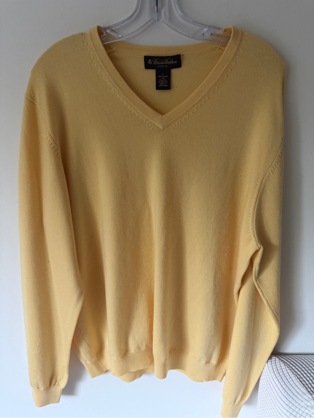 Brooks Brothers Men’s Pale Yellow V-Neck Sweater